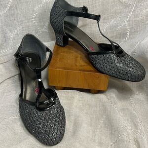 Ros Hommerson almost NEW silver leather sole t strap heels